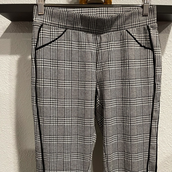 Women’s bottoms - Picture 2 of 6